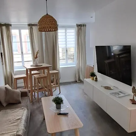 Le Balinais , En Hyper Centre Rue Au Calme Avec Parking *